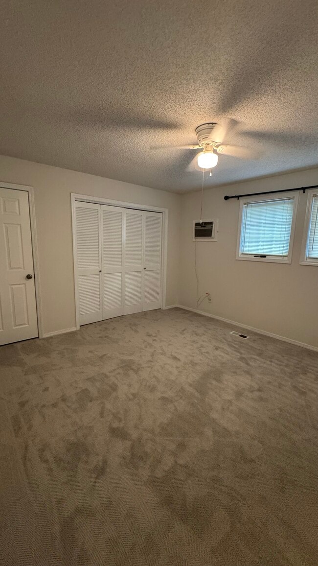 Upstairs Master Bedroom - 24 Melinda Ln