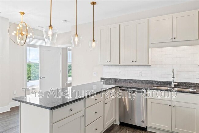 Building Photo - 145 S Main St