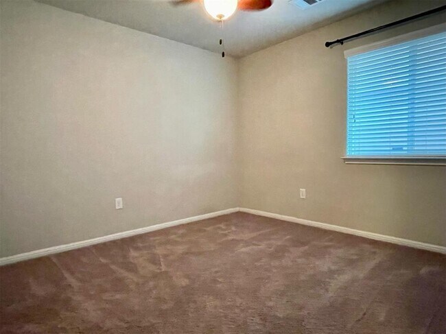 Building Photo - 18320 Friendship Hill Dr
