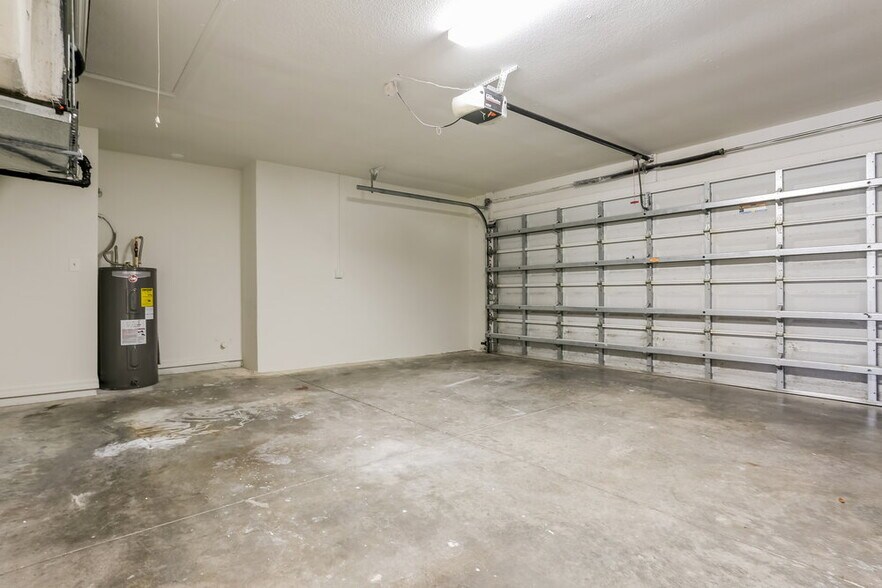 Building Photo - 4995 Hurley Ave