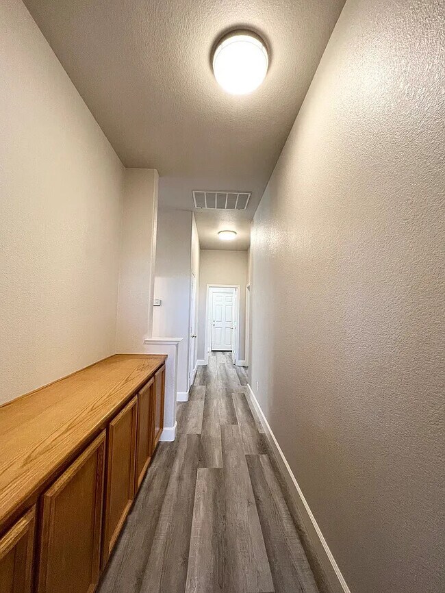 Building Photo - Stunning 4 bedroom 2 bathroom home in Linc...