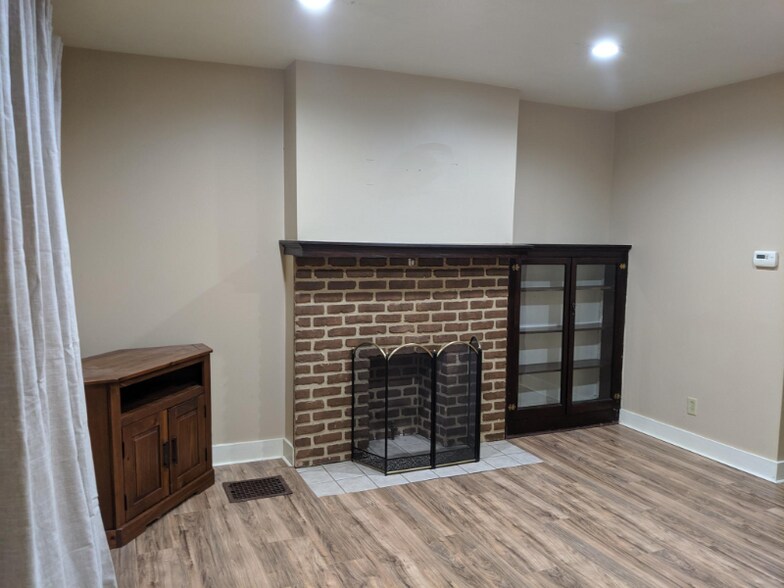 Building Photo - 3606 Pary Ave