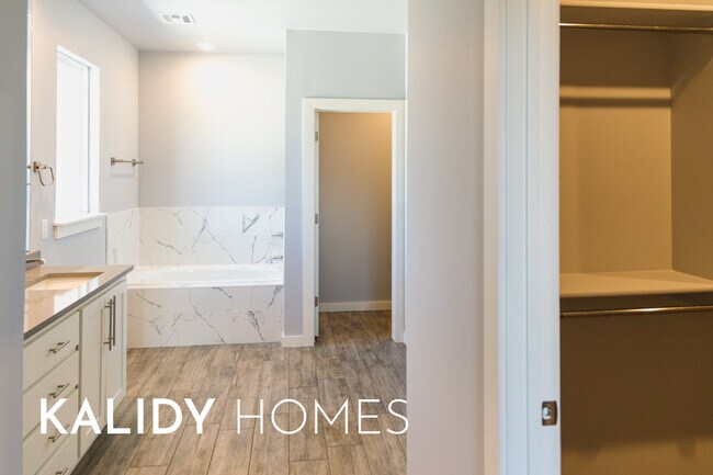 Building Photo - 1796 Salma Rd