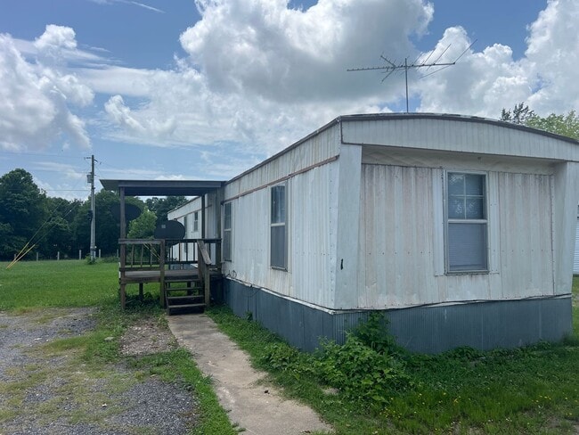 Building Photo - Beautifully Updated 3 bedroom 2 bath home