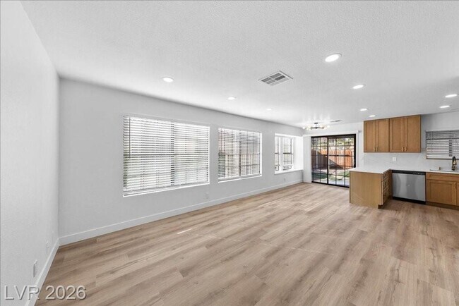 Building Photo - Beautifully 3 bedroom updated home located in the guard-gated Los Prados Golf Community!