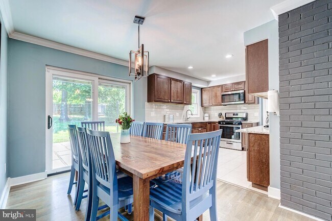 Building Photo - 7806 Jansen Dr