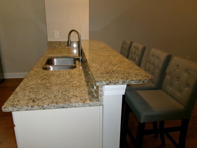 Building Photo - 1 bedroom condo in Queens Harbour