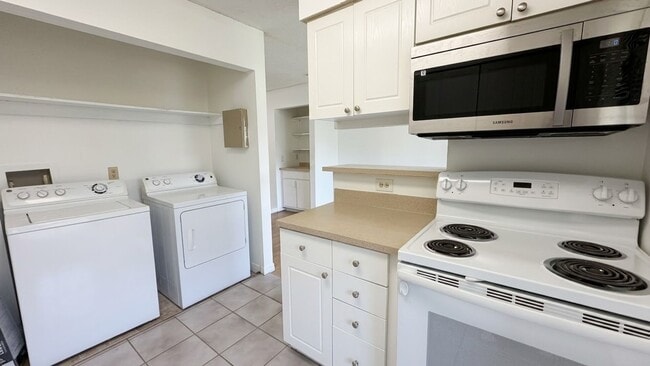 Building Photo - Baymeadows 2-Bedroom Condo with Water Views & Screened Patio