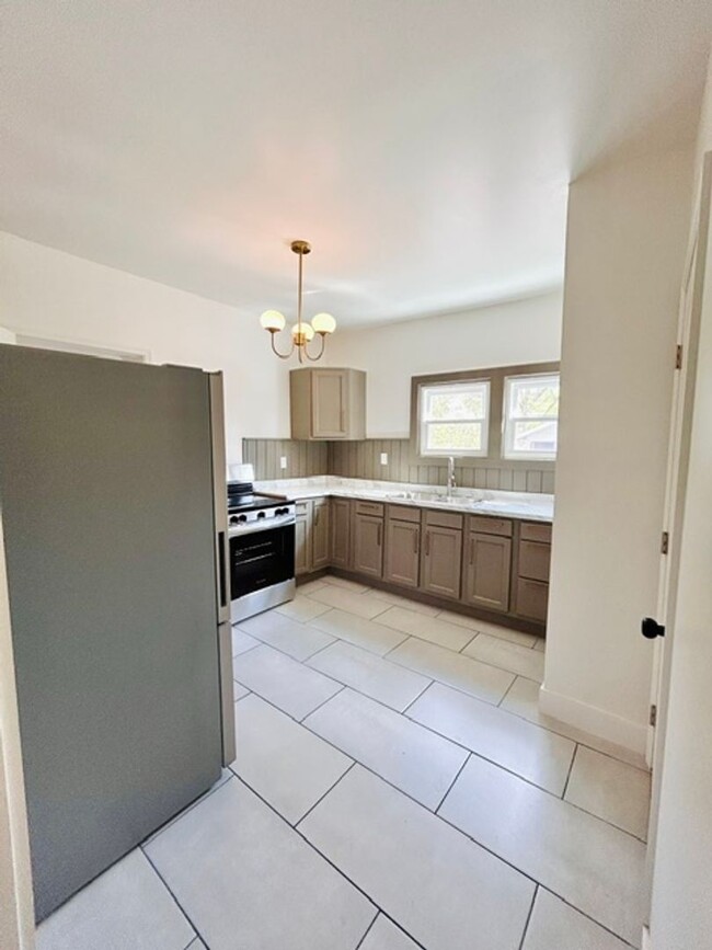 Building Photo - Knoxville 37920 - 1 bedroom, 1 bath unit o...