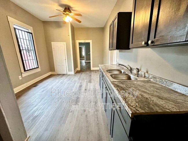 Building Photo - 3616 Maple Ave SW