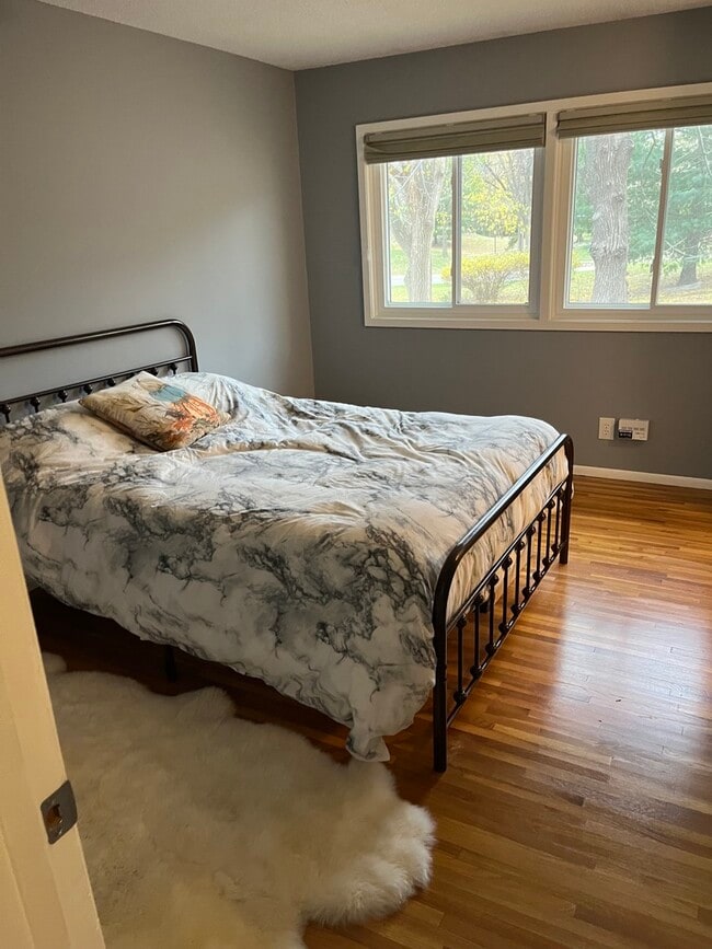 Building Photo - 429 W Eagle Lake Dr