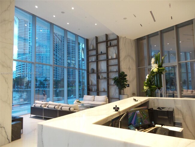 Building Photo - 300 Biscayne Blvd Way