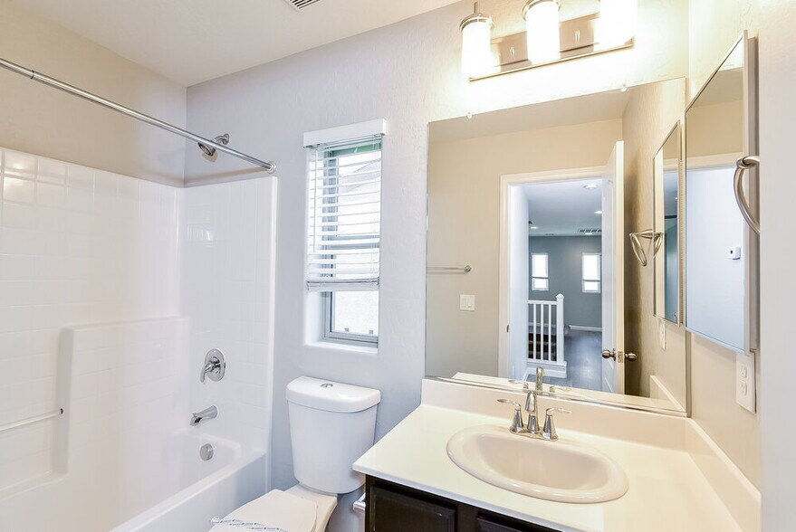 Building Photo - 10440 Yew Blossom Ave