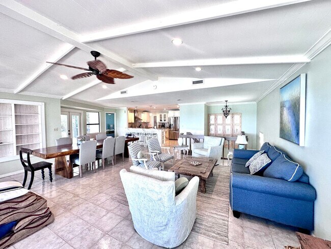 Building Photo - Beautiful 3B/3.5B Waterfront Fully Furnished Home available for Long-Term Rental!