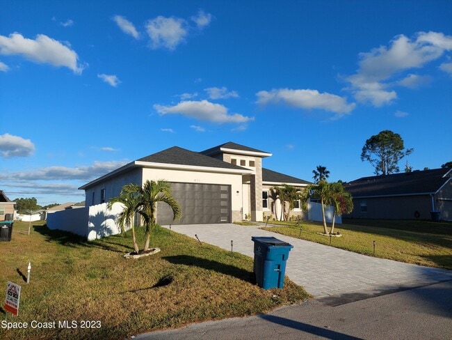 Building Photo - 971 Granata Ave