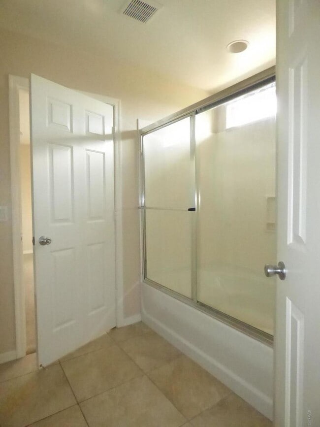 Building Photo - Great home for the money and size in Wadde...