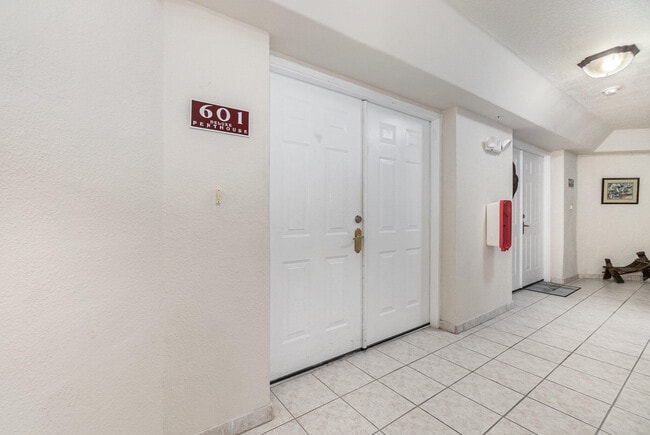 Building Photo - 801 Del Rio Way