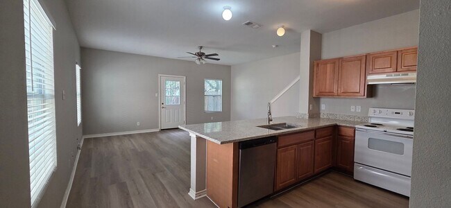 Building Photo - Kingsbury Townhome Northwest Medical Cente...