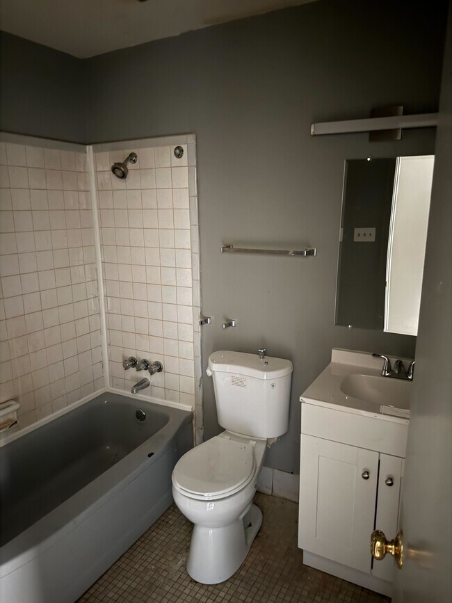 Building Photo - 2260 W McDowell Rd