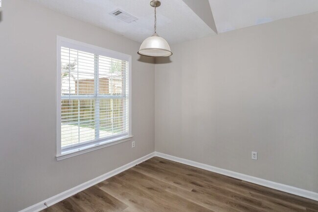 Building Photo - 320 Terry Rd