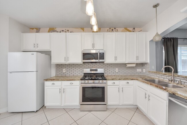Building Photo - 18315 Brenwood Menor Dr
