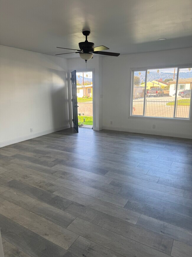 Building Photo - 1302 E Mardina St