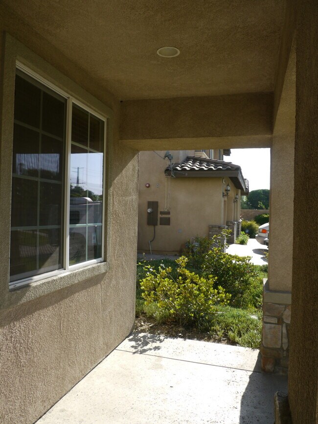 Building Photo - Spacious 4-Bedroom Home in North Fontana –...