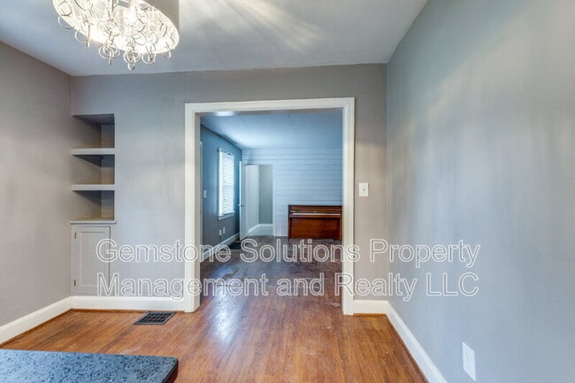 Building Photo - 2930 Primrose Cir