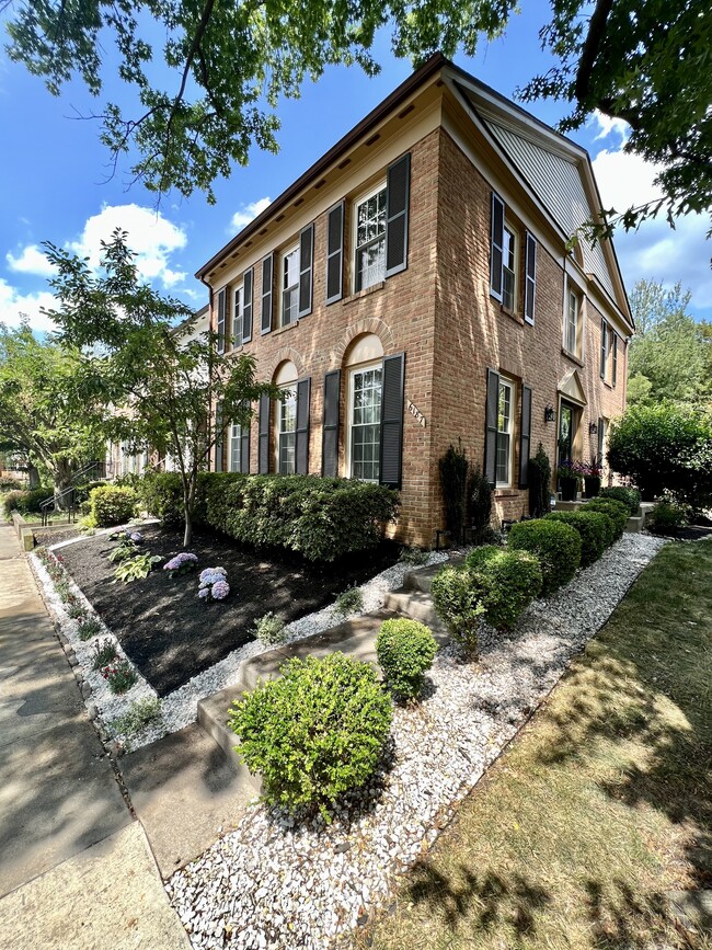 Building Photo - 6187 Wellington Commons Dr