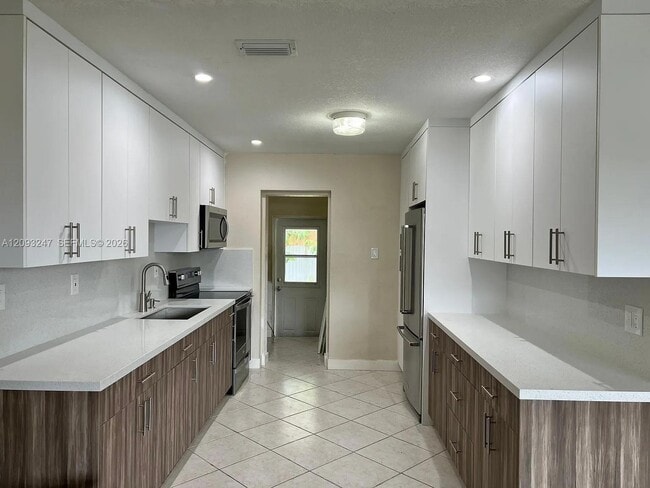 Building Photo - 1175 W 33rd Pl