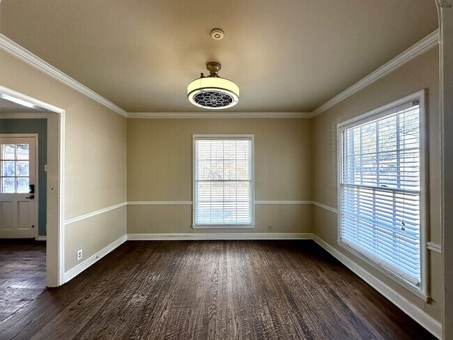 Building Photo - 2409 Ellingham