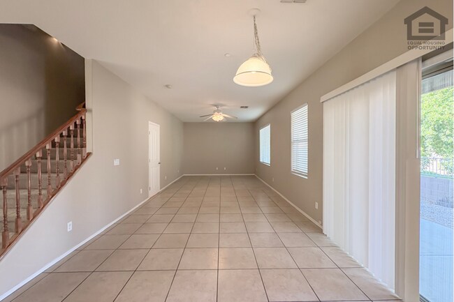 Building Photo - 4Bed/2.5 Bath House at Greenway/75th Ave! Ready for Immediate Move-In! -- Gated Community!