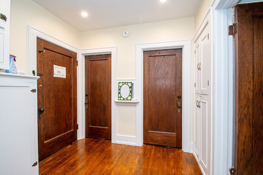 Building Photo - 1411 W Barker Ave