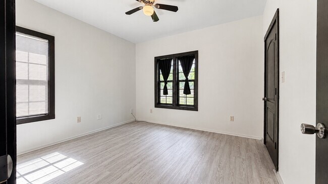 Building Photo - 11611 Walraven Dr