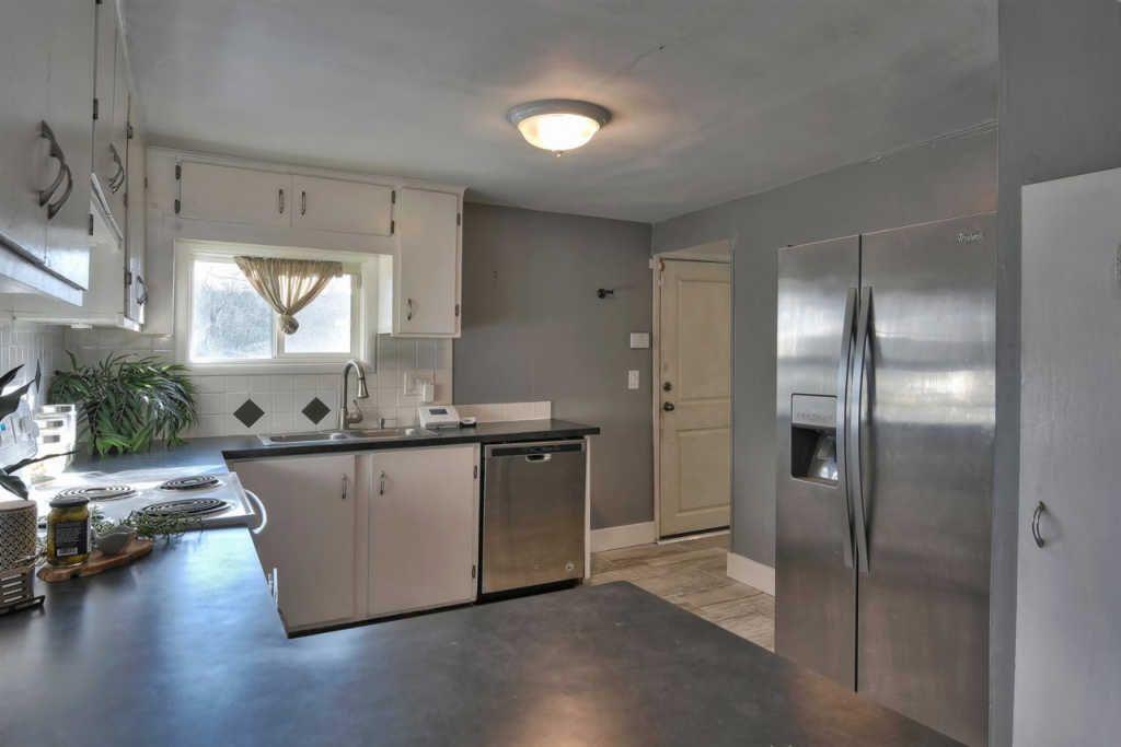 Kitchen - 1709 W Spofford Ave