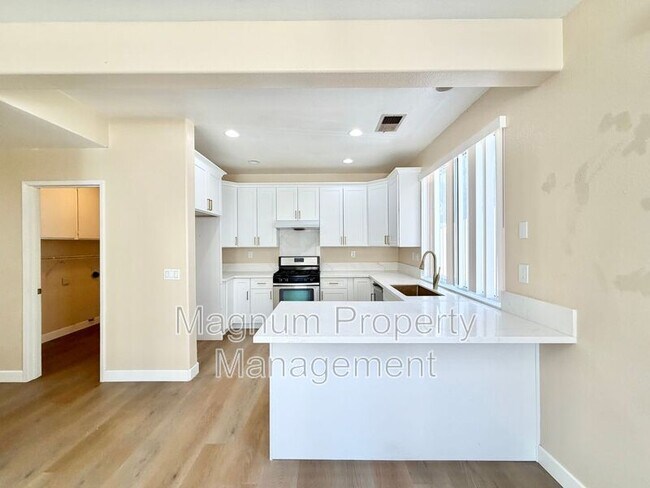 Building Photo - 31579 Via San Carlos