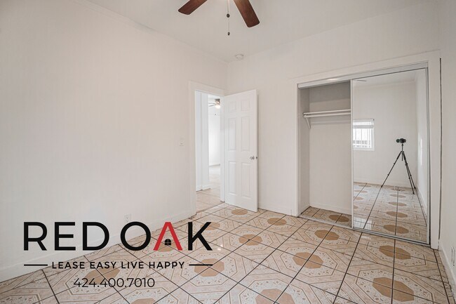 Building Photo - 7404 S Figueroa St