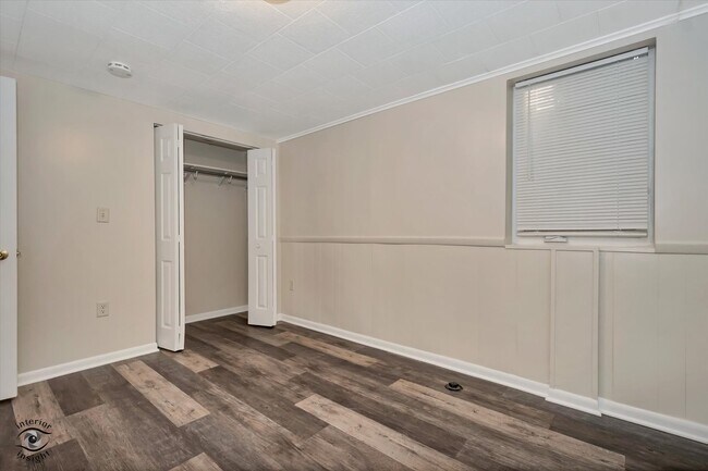 Building Photo - 644 S Calumet Ave