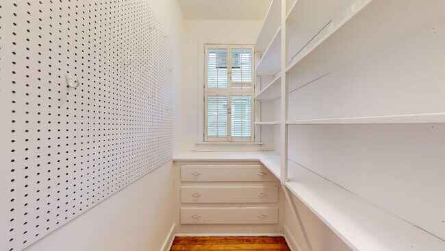 Building Photo - 6738 N Rockwell St