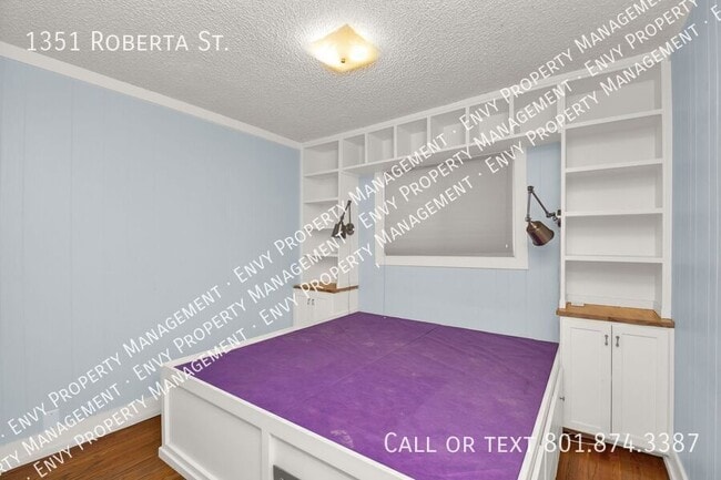 Building Photo - 1351 Roberta St