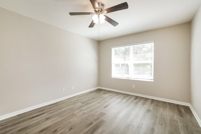 Building Photo - 21 SE 20th Pl