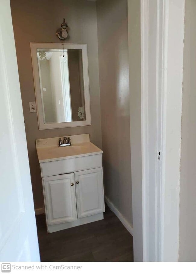 Building Photo - Refreshed 3 bed 1 bath home convenient to ...