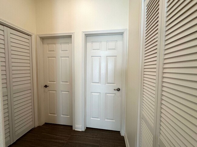 Building Photo - Single Story, 3 Bedroom, 2 Bathroom Home f...