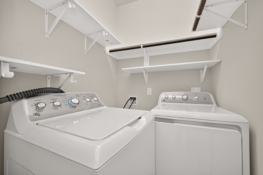 Building Photo - 20223 Highfield Park Dr