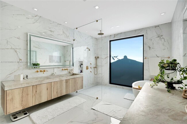 Building Photo - 34 SW 26th Rd