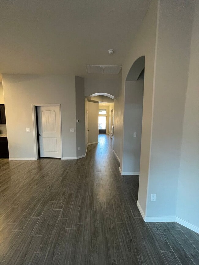 Building Photo - Home in Hayden Estates 3 bedroom, 2 bath with a 3 car garage