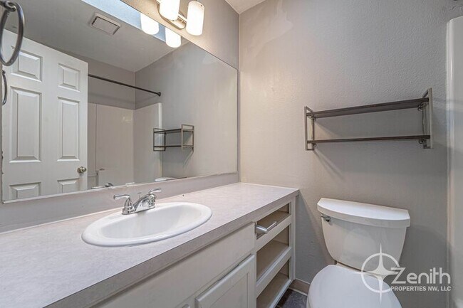 Building Photo - 2819 NE 54th St