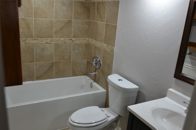 Building Photo - 22527 Market Square Ln