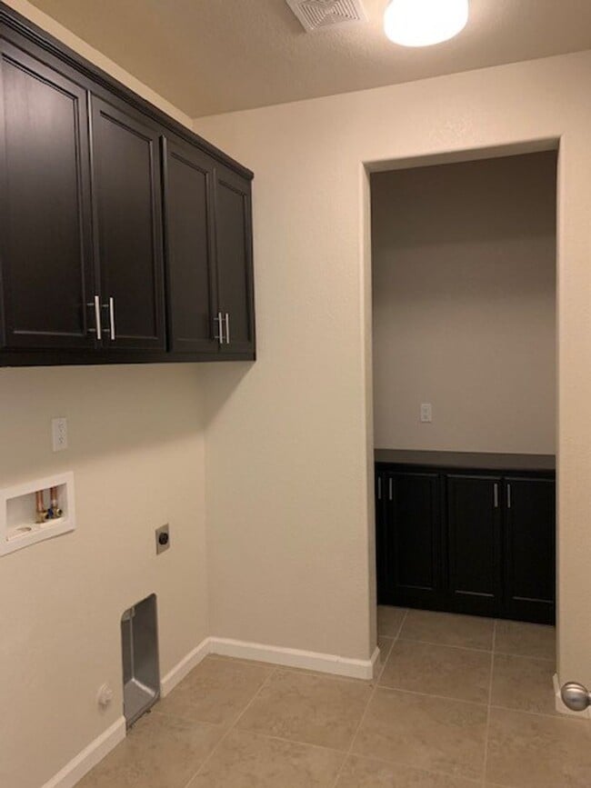 Building Photo - Canyon Hills