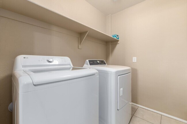 Building Photo - 7742 W Palm Ln